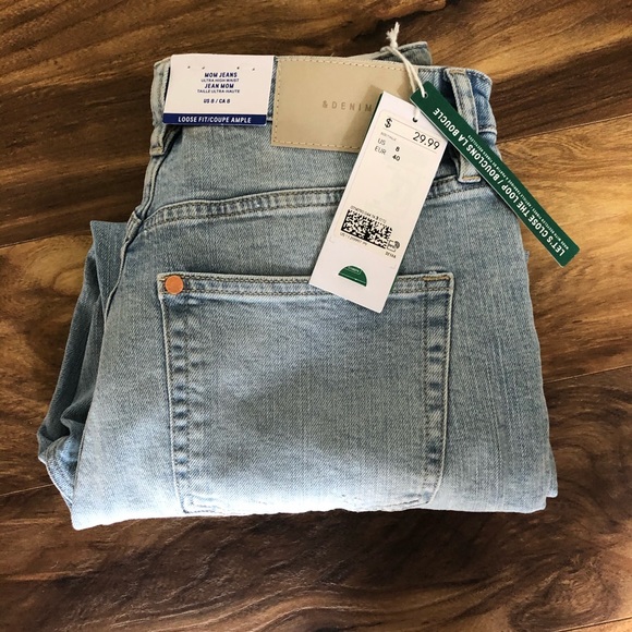 H&M Denim - NWT H&M Light Wash Mom Jeans!